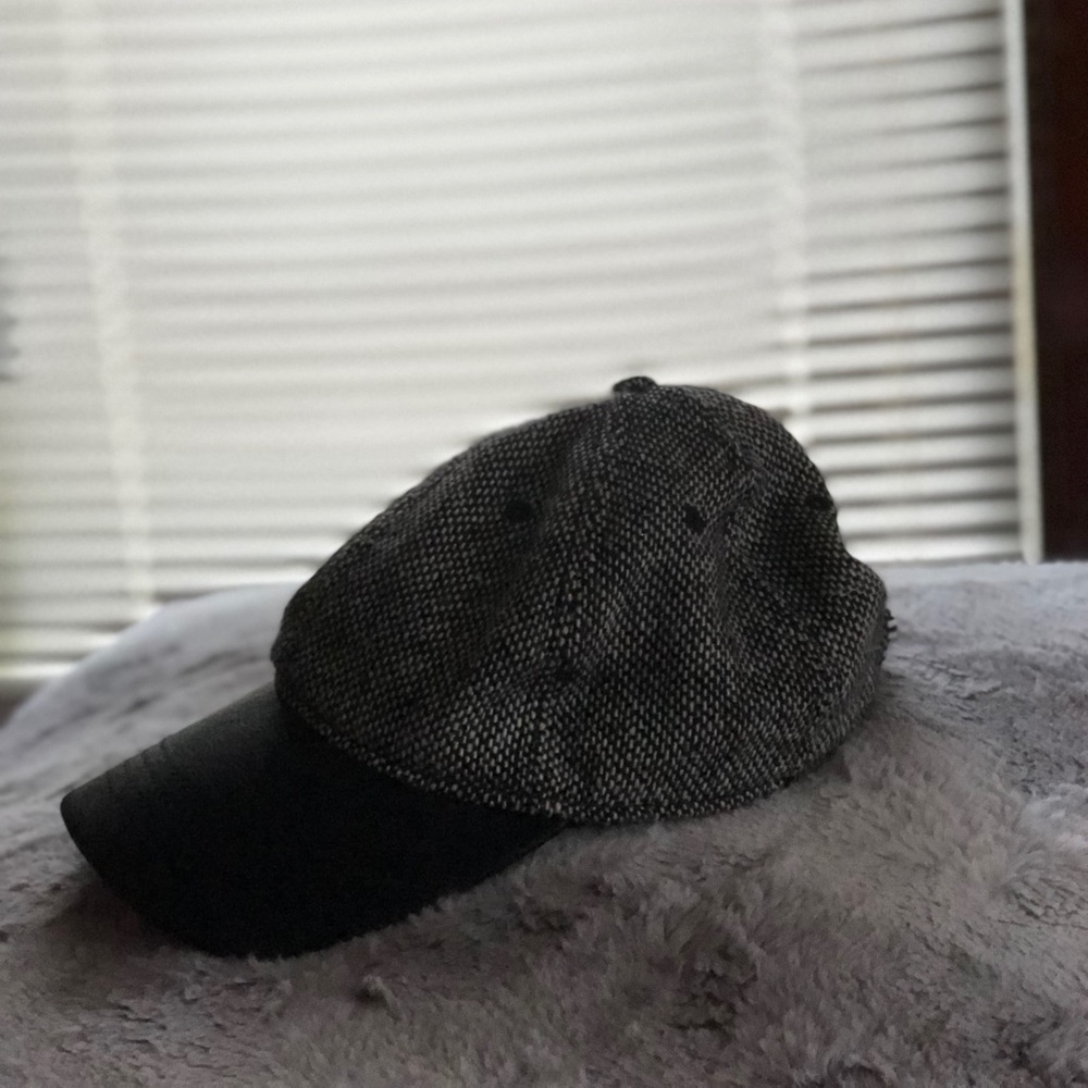 (UNISEX) Half cotton half leather B&W cap